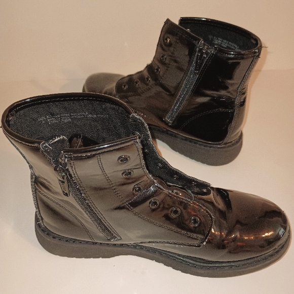 Boots - Picture 6 of 9